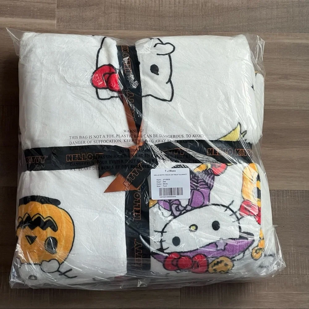 Hello Kitty Trick or Treat Halloween Blanket ~NEW~ Twin